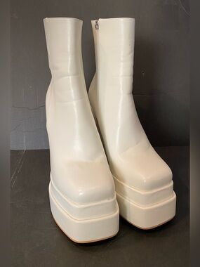 Wet kiss White Double Platform Ankle Boots